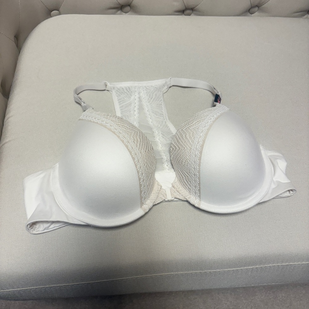 Victoria's Secret Body by Victoria White Lace Bra